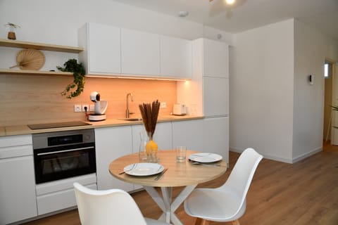 Apartment, Pool View | Private kitchen