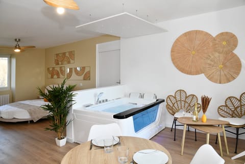 Apartment, Pool View | Free WiFi