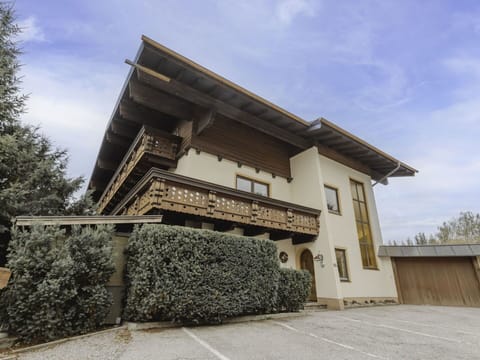 Architecture, Door, Estate, Molding, Balcony, Villa, Siding