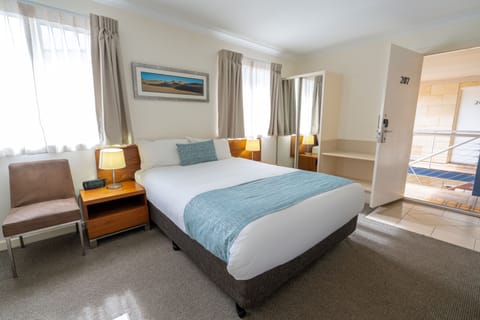 Deluxe Studio Room | Premium bedding, iron/ironing board, free WiFi, bed sheets