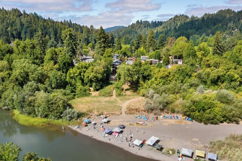 Jade House is located at the locally loved Drake Estates Beach.