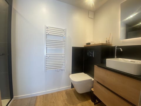 Double Room, Ensuite, Garden View | Free WiFi, bed sheets