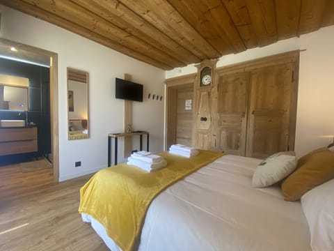 Double Room, Ensuite, Garden View | Free WiFi, bed sheets