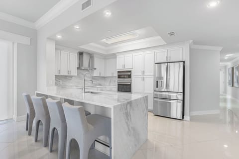 PhoenixGulfTowers705012