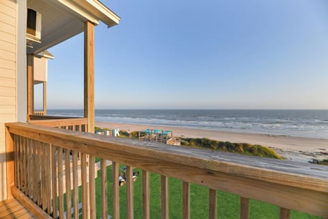 Deluxe Single Room #312, 1 Bedroom, Beach View, Oceanfront | Beach/ocean view