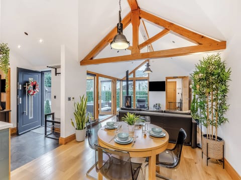 Open plan living space | The Oaks, Llangollen