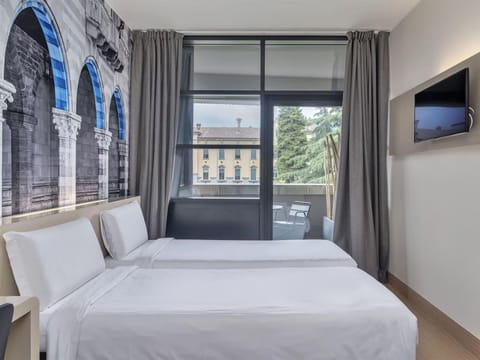 Superior Twin Room, Non Smoking | In-room safe, desk, iron/ironing board, free WiFi