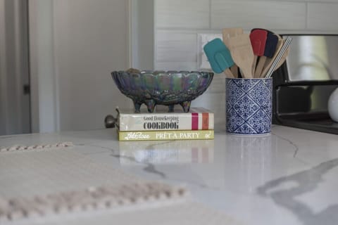 Every utensil you need, right where you need it. Bon appétit!