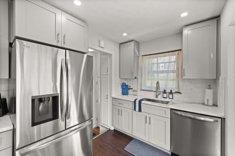 Modern farmhouse charm meets cozy comfort in this stunning kitchen.  Love the details!