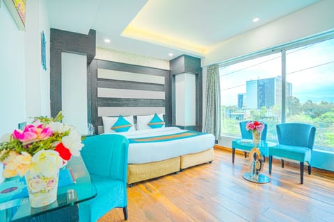 Premium Room, Smoking, City View | 1 bedroom, premium bedding, minibar, in-room safe