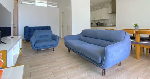 Watching your favorite movie in the middle of your vacation can be a unique and fun experience (2)