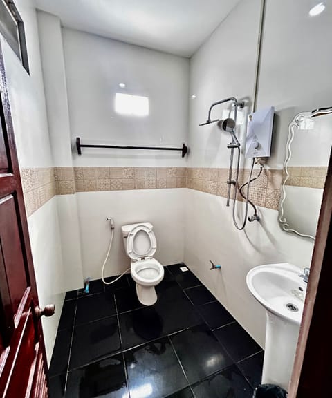 Deluxe Double Room, Balcony, Mountain View | Bathroom | Shower, free toiletries, hair dryer, towels