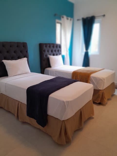 Deluxe Suite | Iron/ironing board, free WiFi