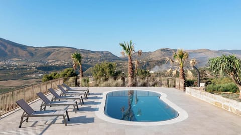 Seasonal outdoor pool, pool umbrellas, sun loungers