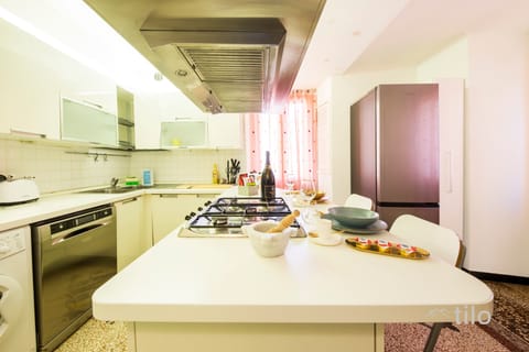 Deluxe Suite, City View | Private kitchen | Mini-fridge, espresso maker, coffee/tea maker, electric kettle