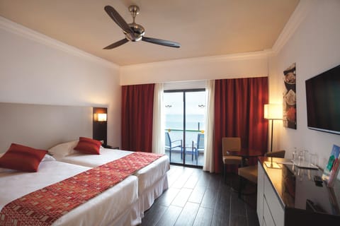 Double Room, Balcony, Sea View | Minibar, free WiFi, bed sheets