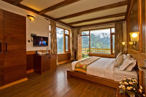 Manali Club Suite | Premium bedding, desk, iron/ironing board, rollaway beds