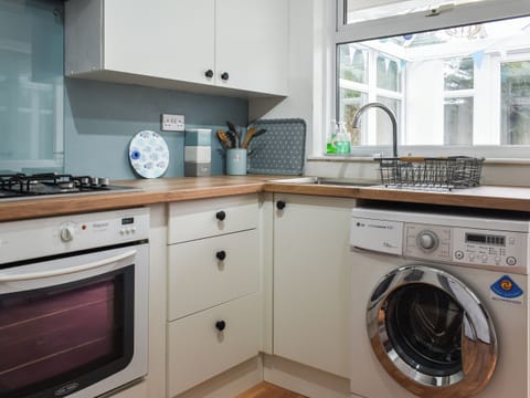 Kitchen | Pebblestones, Bude