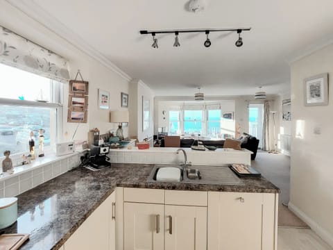 Open plan living space | Ocean Breezes, St Ives