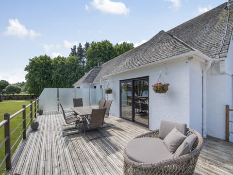 Exterior | Duck Bay Cottage 2 - Duck Bay Cottages, Alexandria, near Loch Lomond