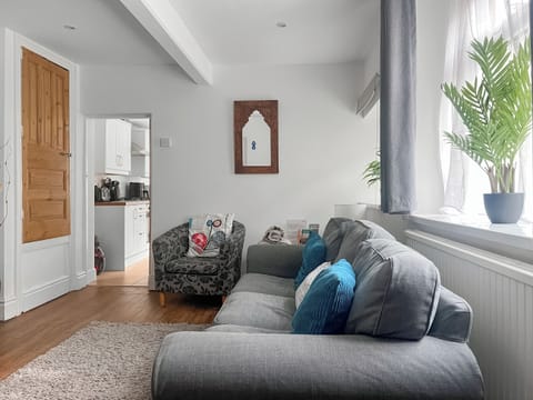 Open plan living space | Taff’s Well Cottage, Taff’s Well, near Cardiff