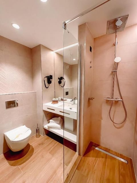 Executive Room, Multiple Beds | Bathroom | Hair dryer, slippers, towels, soap