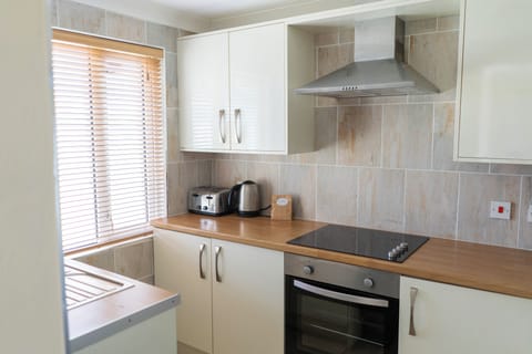 Cottage, 2 Bedrooms (Dog Friendly) | Private kitchen | Electric kettle, highchair