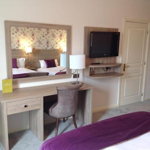 Double or Twin Room | Desk, laptop workspace, iron/ironing board, free WiFi