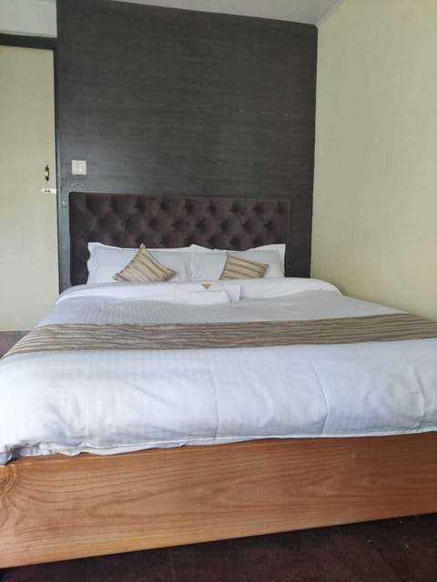 Deluxe Double Room | Blackout drapes, iron/ironing board, free WiFi