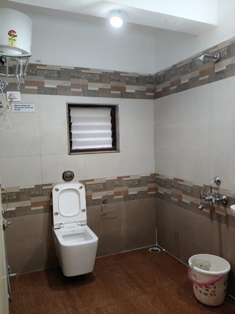 Deluxe Triple Room | Bathroom