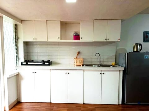 House, 2 Bedrooms, Balcony, Mountain View | Private kitchen