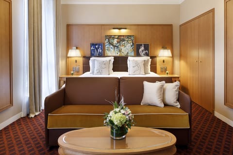 Prestige Double Room | Minibar, in-room safe, desk, soundproofing