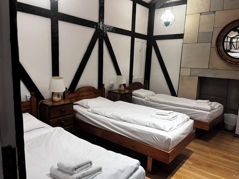 Triple Room | In-room safe, free WiFi, bed sheets