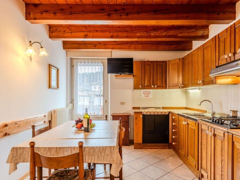 Furniture, Outdoor Furniture, Chair, Garden, Flowerpot, Patio, Outdoor Table, Estate, Houseplant, Landscaping