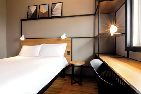 Room, 1 Double Bed | Minibar, in-room safe, desk, free WiFi