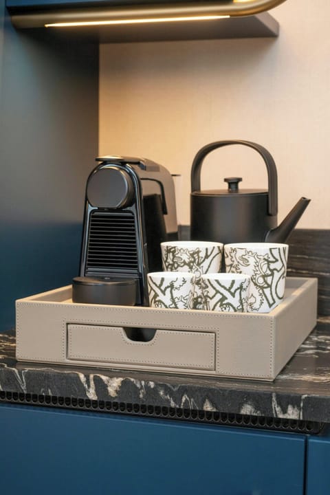 Deluxe Room, 1 King Bed | 1 bedroom, premium bedding, in-room safe, soundproofing