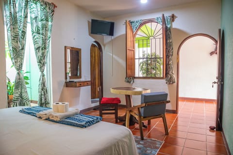 Business Room | Desk, laptop workspace, free WiFi, bed sheets