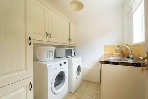 2a863f81 eec4 4a6e 9a31 d6385b361eb8