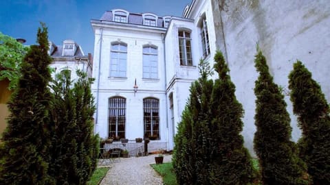 Jardin de l'immeuble. Attention, vous n'y aurez pas accès.