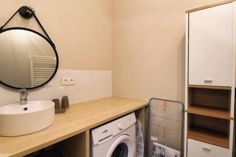 Salle de bain avec WC séparés, Lave linge et douche (2)