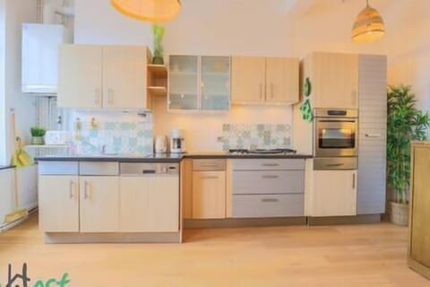 Ff0fa6d9 b1f0 4aee b8d3 1c8b5dfd1ce2