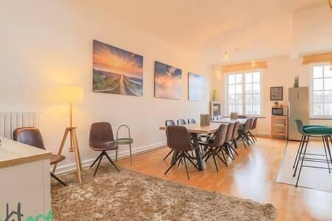 Fc12a154 abfe 49fd a349 4214fd1a2a25