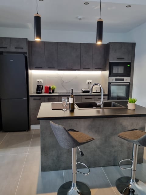 Deluxe Apartment, Park View | Private kitchen | Stovetop, espresso maker, electric kettle, cookware/dishes/utensils