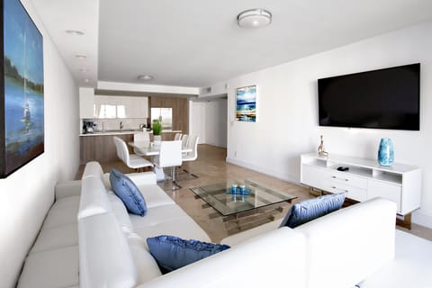 Ocean Reserve Bay View 2 Bedroom Condo | Living room | Flat-screen TV