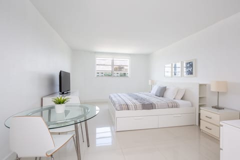 Ocean Reserve Bay View 2 Bedroom Condo | Premium bedding, in-room safe, individually decorated