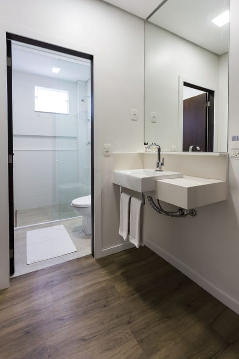 Superior Quadruple Room | Bathroom | Shower, hair dryer, towels