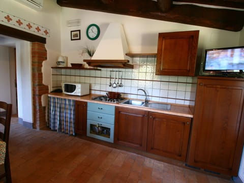 Comfort House, 2 Bedrooms | Private kitchen | Fridge, microwave, oven, dishwasher