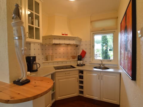 Classic House, 2 Bedrooms | Private kitchen | Fridge, microwave, oven, dishwasher