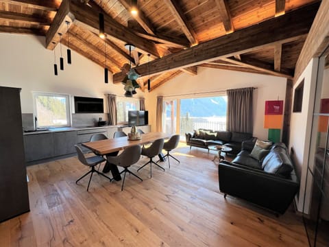 Classic Apartment, 3 Bedrooms | Living room