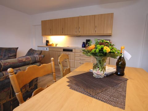 Deluxe Apartment, 2 Bedrooms | Dining